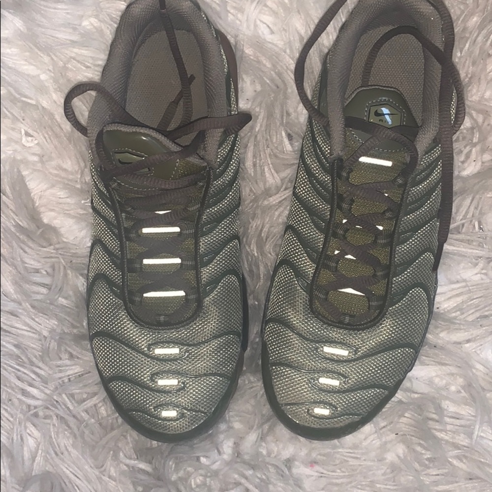 Nike Air Max Plus in Olive green